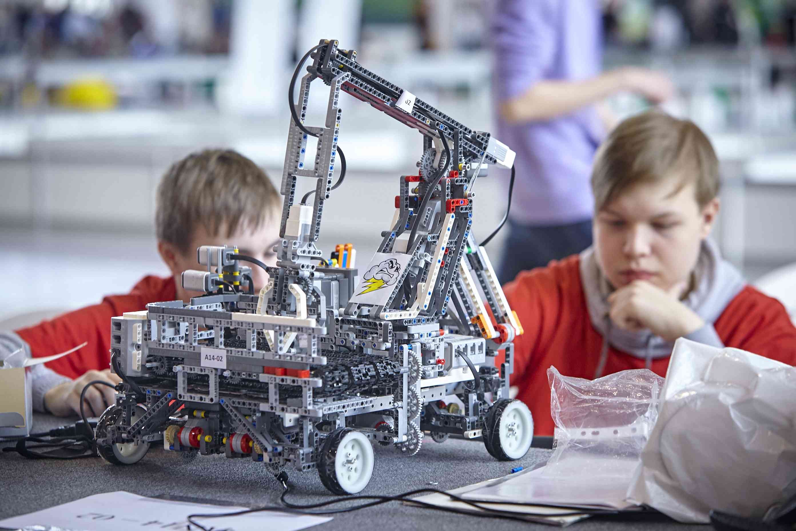 Робототехника стоимость. Робототехника. Робототехника для детей. Роботостроение для детей. Занимательная робототехника для детей.