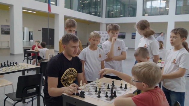 Гроссмейстер Сергей Карякин выступил куратором «Донецкой смены» для детей из новых регионов